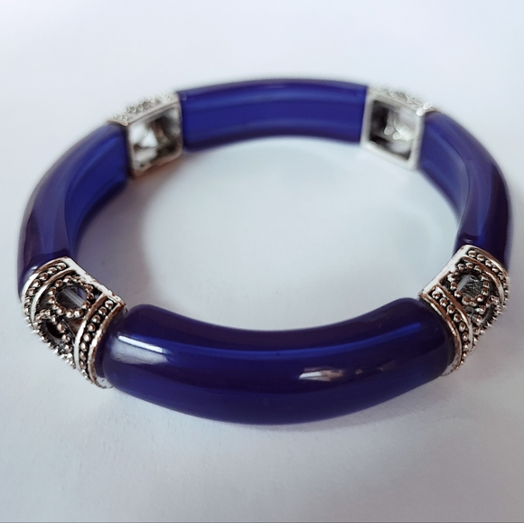 Navy Blue Lucite Curved Stretch Bracelet Vintage Silver Metal Beads NEW - Picture 1 of 9